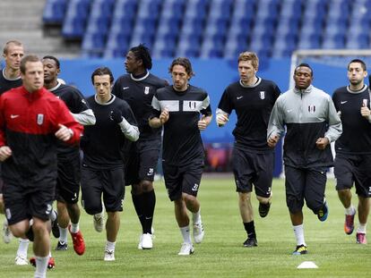 Los jugadores del Fulham, entrenándose ayer.