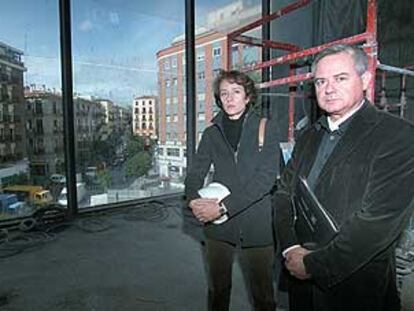 Ángeles García de Paredes e Ignacio García Pedrosa, en el teatro Olimpia de Madrid, uno de sus proyectos.
Izquierda, Museo Arqueólogico de Almería y, derecha, Palacio de Congresos de Peñíscola.