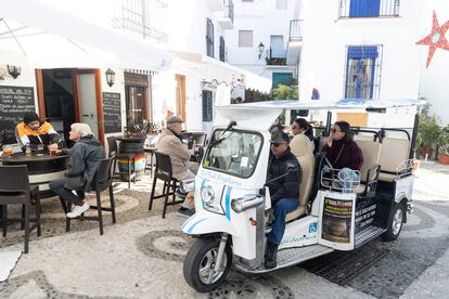 Turistas en Frigiliana (Málaga). EFE/Daniel Pérez