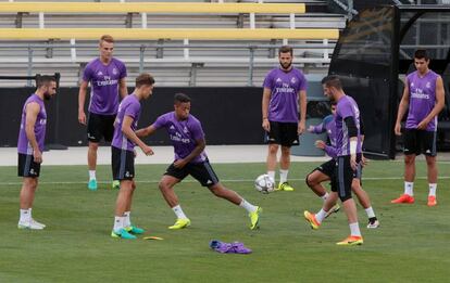 El Real Madrid entrena antes de jugar un partido amistoso contra el PSG.