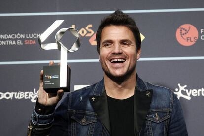 El cantante Dani Martín recibe el premio al Mejor Vídeo Clip Internacional del Año por 'Las ganas'.