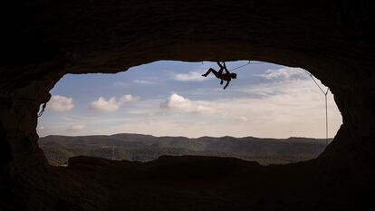 Chris Sharma en La Cova de L'Ocell, el 17 febrero. Fotografía de Daniel Ochoa de Olza