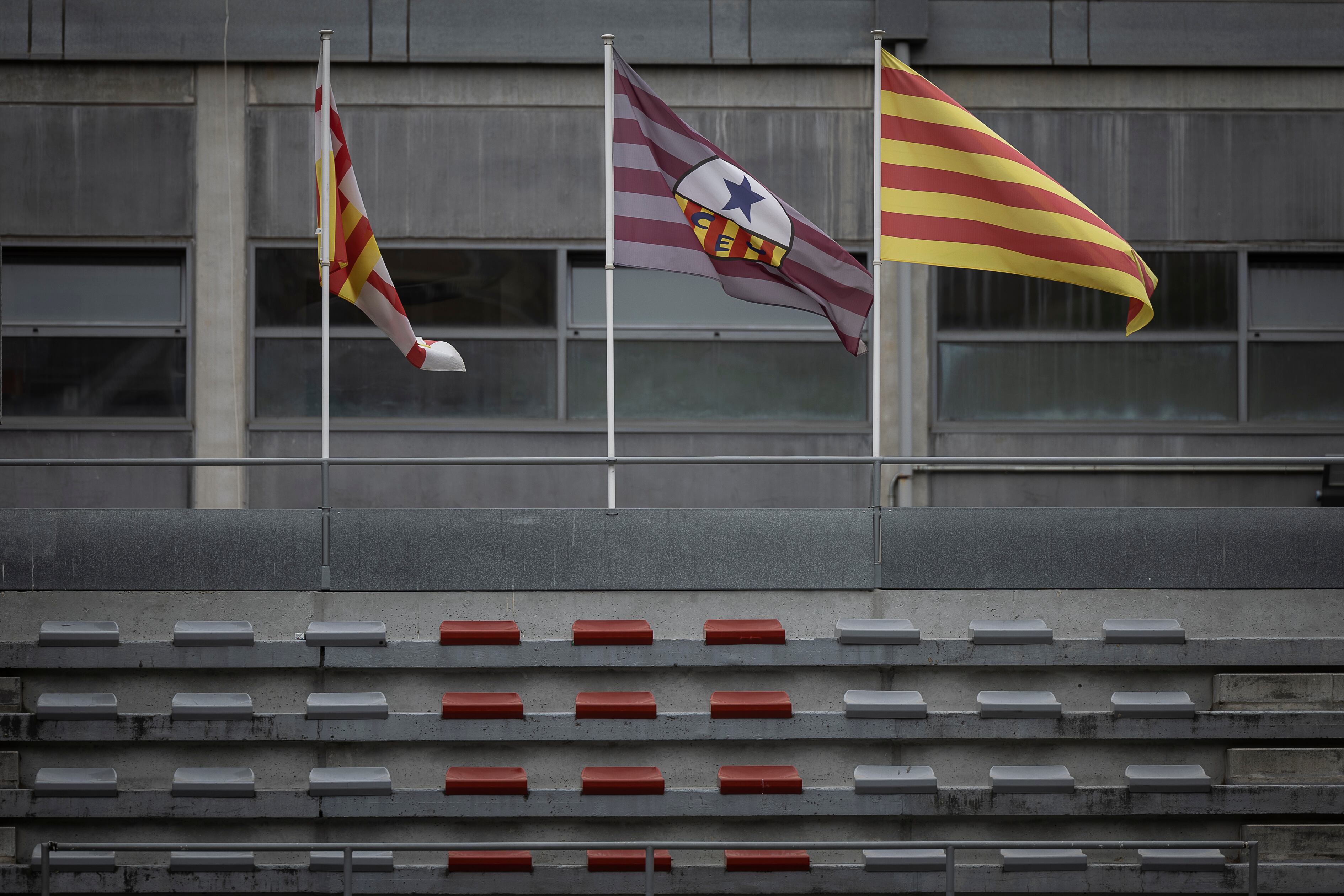 En la imagen, detalle de las bandera del CE Júpiter ondeando. 