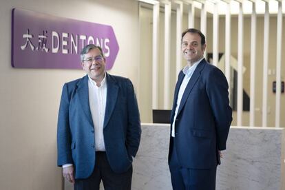 José María García Santos y Jabier Badiola, socio director de Dentons en España