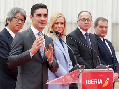 Javier Fernández, este lunes, en un acto de Iberia con Cifuentes.
