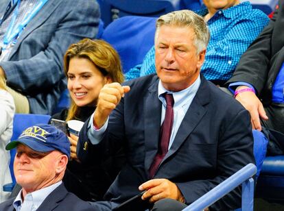 Hilaria Baldwin y Alec Baldwin, en el partido de Rafa Nadal, el lunes. 