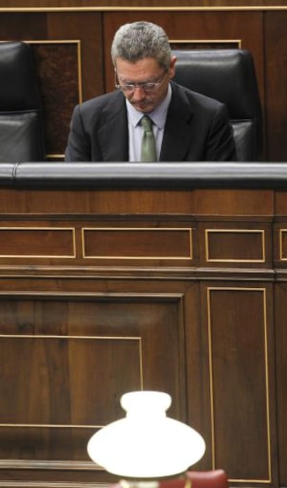  El ministro de Justicia, Alberto Ruiz-Gallard&oacute;n, ayer en el Congreso.
