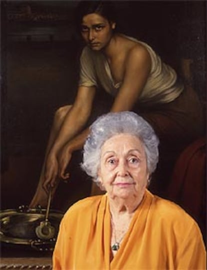 La modelo de Julio Romero de Torres, en una imagen de 1997 en la que posa ante el cuadro más famoso del pintor cordobés.