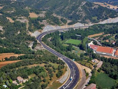 Vista aèria d'un tram de l'autovia C-17.