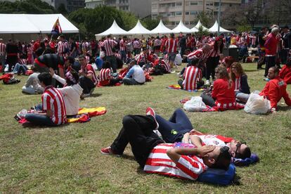 Zona de seguidores del Atlético en el parque de Eduardo VII de Lisboa.