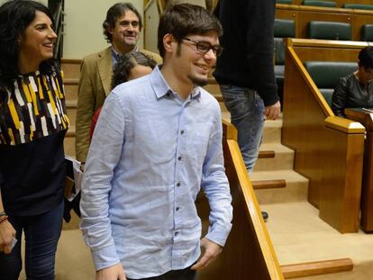 Landwer Martínez, elegido secretario general de Podemos, este viernes en el pleno del Parlamento.