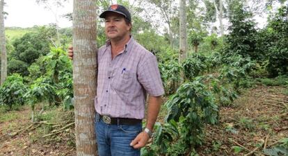 El caficultor Julio Hernández en su finca de Costa Rica.