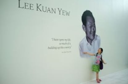 Homenaje al fallecido Lee Kuan Yew en la Biblioteca Nacional de Singapur.