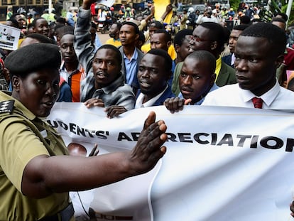 Manifestación a favor de la firma de la ley anti LGTB en Uganda, este miércoles en Kampala.