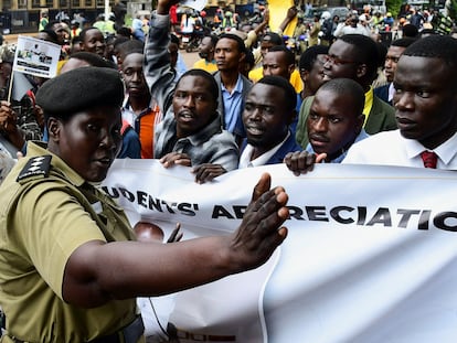 Manifestación a favor de la firma de la ley anti LGTB en Uganda, este miércoles en Kampala.