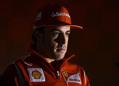 En los entrenamientos del Gran Premio de Japón de 2012 a Alonso le podía la resignación. “Cuando digo que en estas circunstancias es un milagro que estemos liderando el campeonato siendo ocho décimas más lentos que los que hacen la pole, no lo digo por decir”, explicaba a los periodistas tras conseguir la sexta posición en la parrilla de salida. Para añadir después que a pesar de llevar “cinco años así, siempre he peleado por el Mundial”.