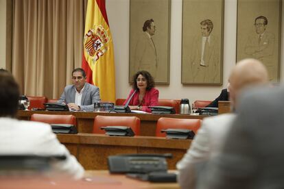 La ministra de Hacienda, María Jesús Montero, comparece en comisión parlamentaria para explicar el acuerdo que el Gobierno y la Federación de Municipios.