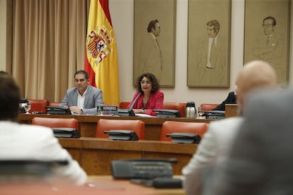 La ministra de Hacienda, María Jesús Montero, comparece en comisión parlamentaria para explicar el acuerdo que el Gobierno y la Federación de Municipios.