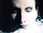 Marilyn Manson, en una piscina a finales de 2000. 