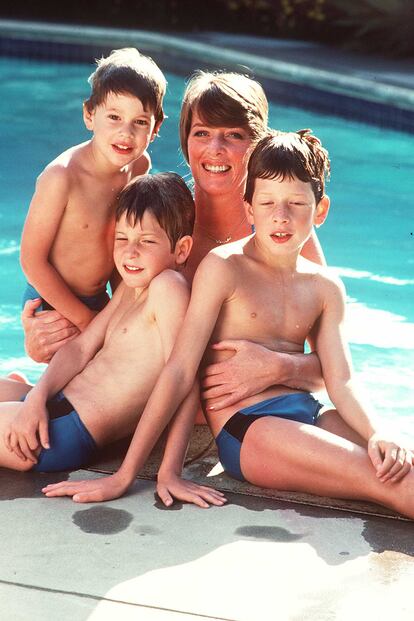 Kim Casali, autora del cómic, junto a sus hijos en 1985.