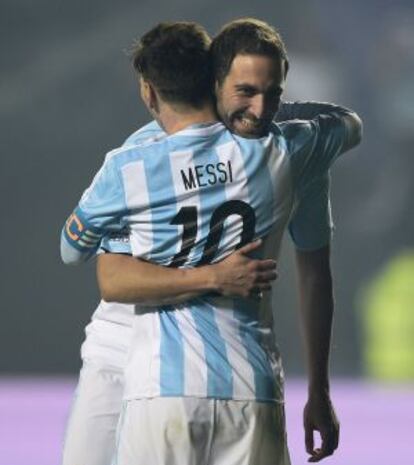 Messi e Higuaín celebran la victoria.