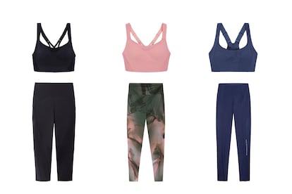 Sujetador negro deportivo con tirantes y espalda ajustables (22’99 euros) y leggings negros compresivos piratas (25’99 euros); sujetador rosa de alta sujeción con detalles en tejido mesh (22’99 euros) y leggings con estampado abstracto rosa (29’99 euros); y sujetador deportivo azul para alta intensidad con acabados cortados a láser (29’99 euros) y leggings compresivos con cintura siliconada y detalle print reflectante (35’99 euros). Todo de OYSHO.