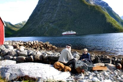 Un crucero en los majestuosos paisajes de Noruega.