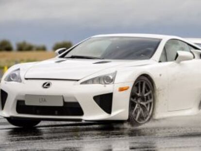 Lexus LFA.