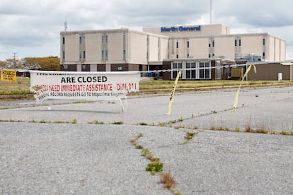 El edificio clausurado del hospital Martin County General, el 10 de abril en Williamston, Carolina del Norte.