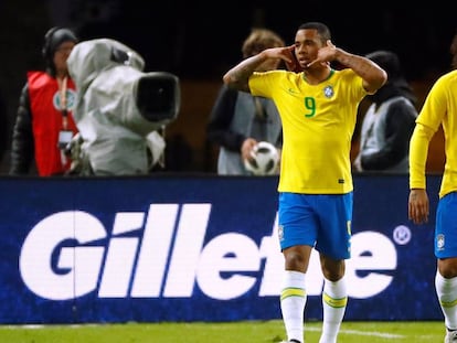 Gabriel Jesus comemora o único gol do jogo.