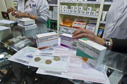 Una farmacia en Barcelona tras ser aprobado el pago de un euro por cada receta, en 2012.