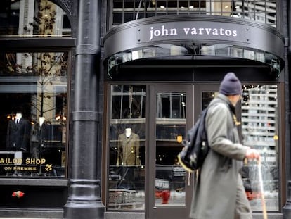 O estilista de luxo John Varvatos abriu uma loja no centro de Detroit na sexta-feira.