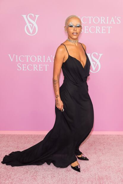 Doja Cat posando en el ‘photocall’ del show de Victoria’s Secret.