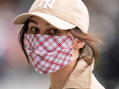 Cómo no manchar la mascarilla con maquillaje: no-transfer y spray fijador, el dúo definitivo