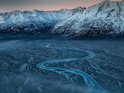 El río Knik, cerca de Anchorage, la ciudad más poblada del Estado de Alaska.