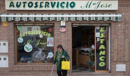 Fachada de la única tienda abierta en Corpa.