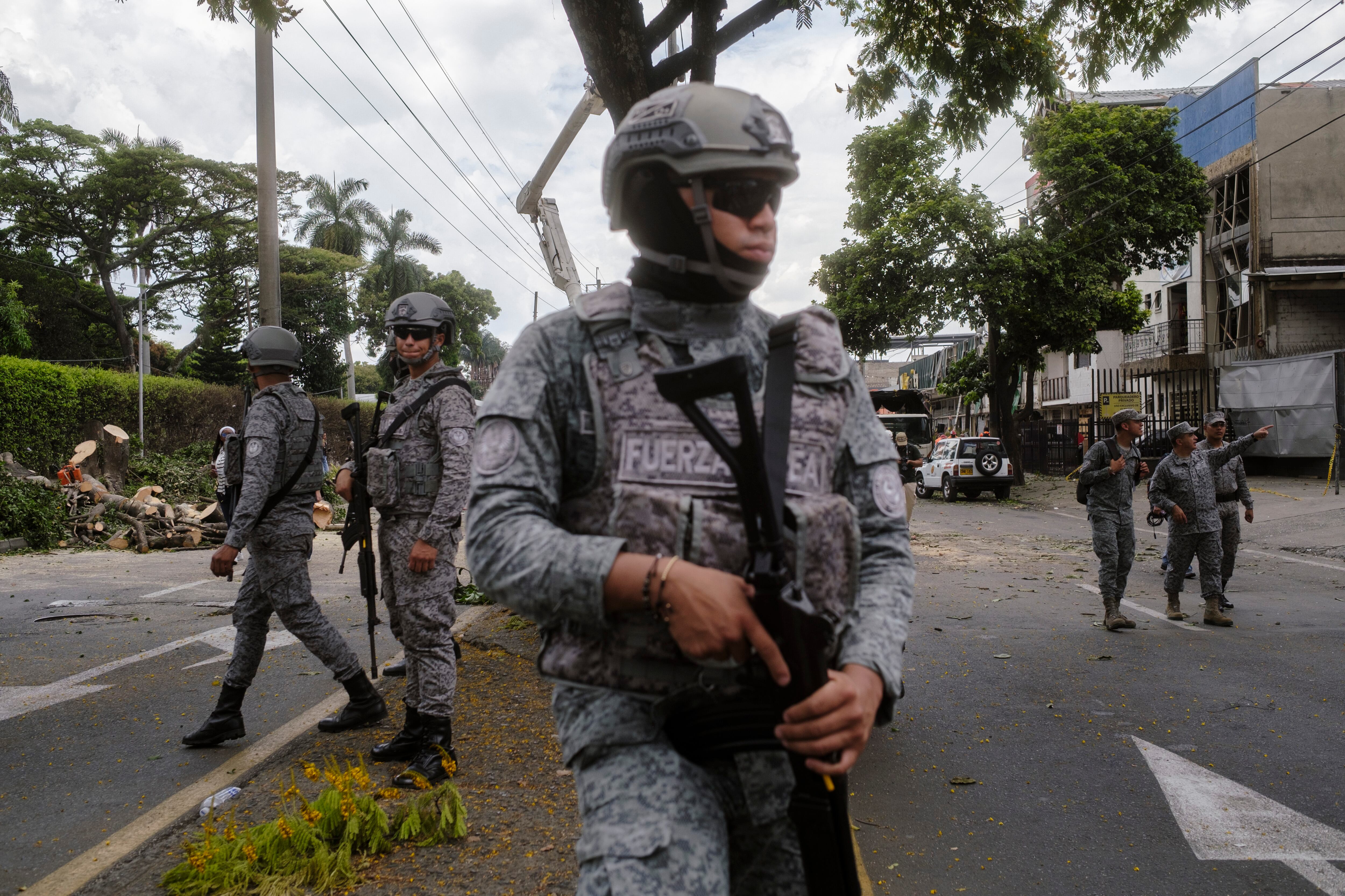 Militares en la zona afectada por un atentado en Cali, el 21 de agosto.