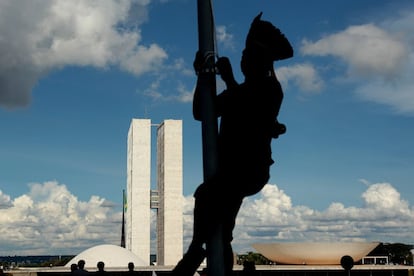 Governo Temer recebe pressão da bancada ruralista, que o apoia, para enfraquecer a Funai. 