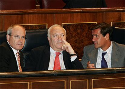 Los ministros López Aguilar, Moratinos y Montilla (de derecha a izquierda), en el Congreso.