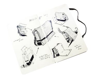 Un boceto de la nueva línea de objetos (en este caso mochilas) de Moleskine realizado en una de las libretas de la propia firma.