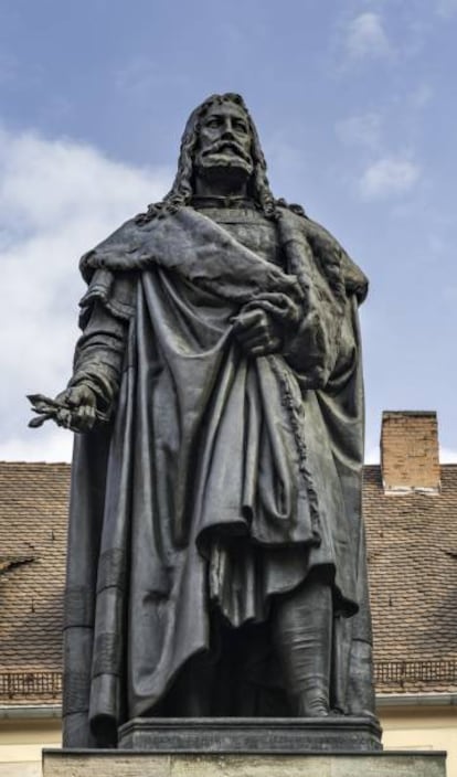 Estatua de Durero, obra de Christian Daniel Rauch (1828), en la Albrecht-Dürer-Platz de Núremberg.