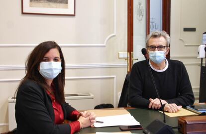 La vicealcaldesa de València, Sandra Gómez, y el director de la Academia de Cine, Mariano Barroso, en la reunión de Comisión Interadministrativa para la Organización de los Premios Goya.