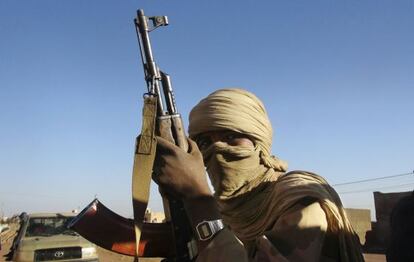 Un soldado del grupo rebelde tuareg MLNA con un AK-47, el pasado 4 de febrero en Kidal.