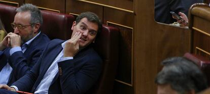 Albert Rivera y Juan Carlos Girauta, en el pleno del Congreso de los Diputados.
