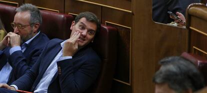 Albert Rivera y Juan Carlos Girauta, en el pleno del Congreso de los Diputados. 