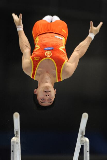 El gimnasta chino Zou Kai, durante la final.