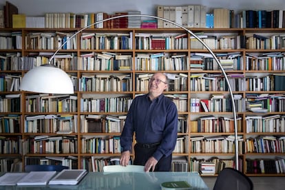 El catedrático de Filosofía, José Luis Villacañas, en su casa de Bétera (Valencia).