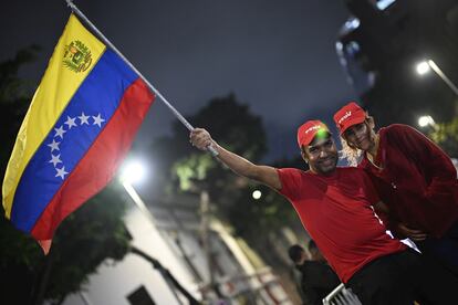  Seguidores de Nicolás Maduro celebran los restultados en Caracas. 