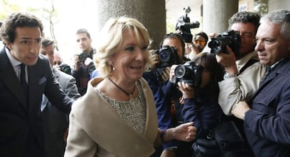 Esperanza Aguirre arriving at the courthouse in Madrid's Plaza de Castilla.