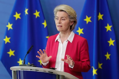 La presidenta de la Comisión Europea, Ursula von der Leyen, en una rueda de prensa este martes en Bruselas.